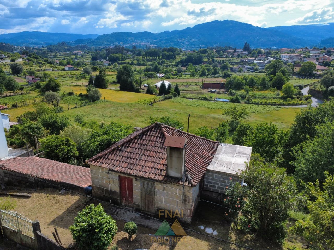 2-Bedroom House with Spring Water