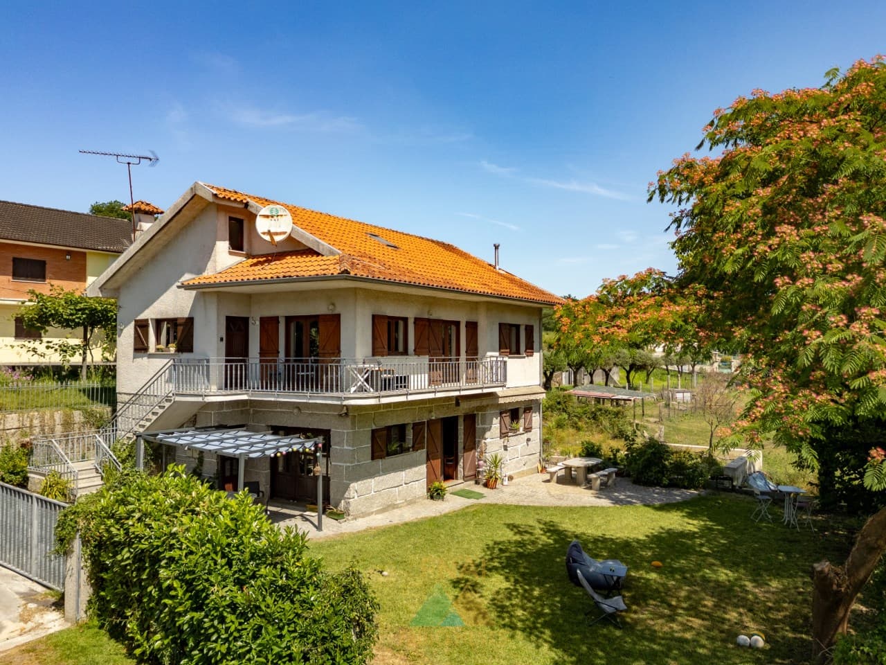 5-Bedroom House with Direct Access to the Vez River