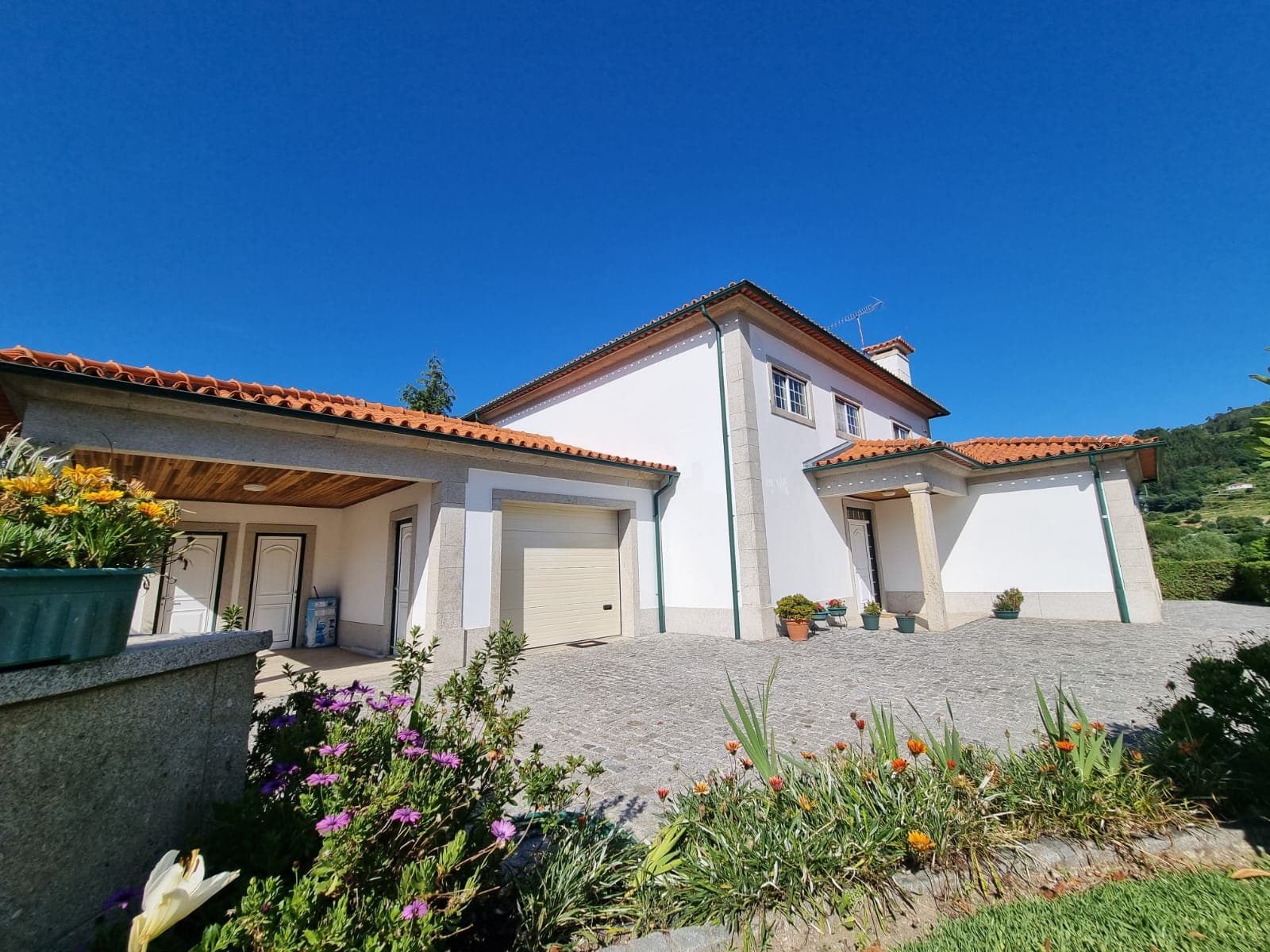 Spectacular T4 Villa in Gondufe