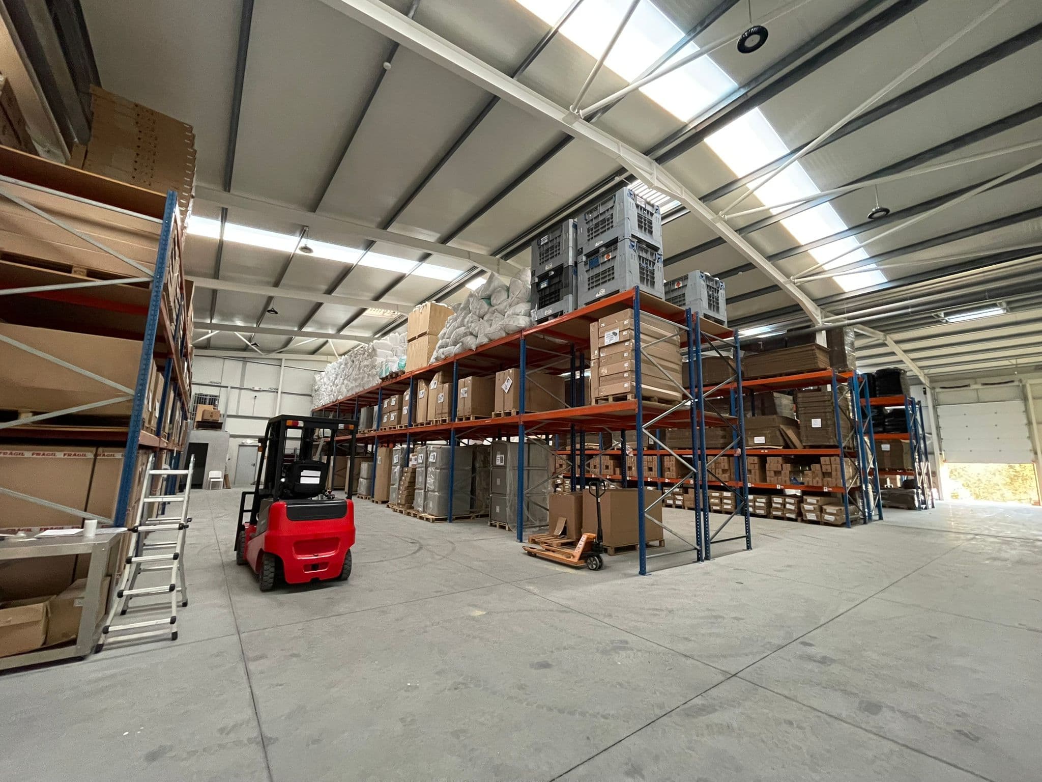 Warehouse in the Industrial Zone of Queijada, Ponte de Lima