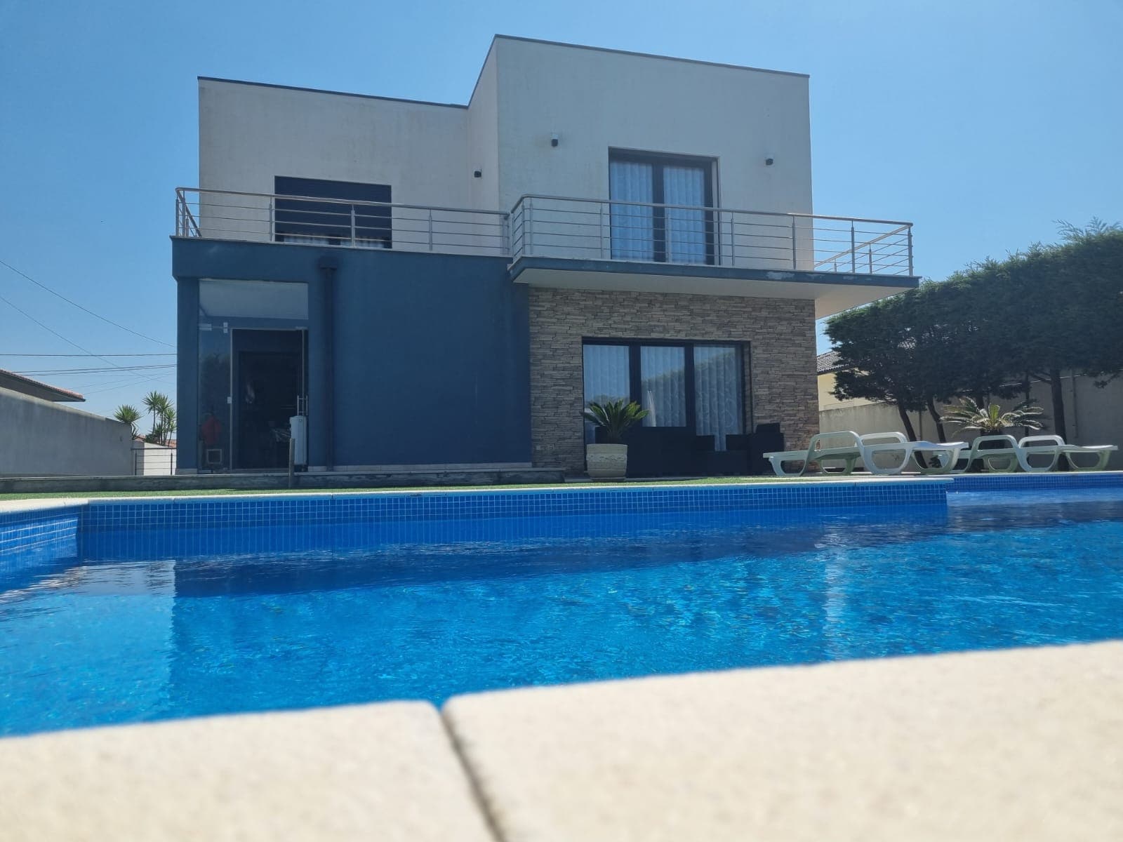 Luxury 4-bedroom villa near the beach from 2019