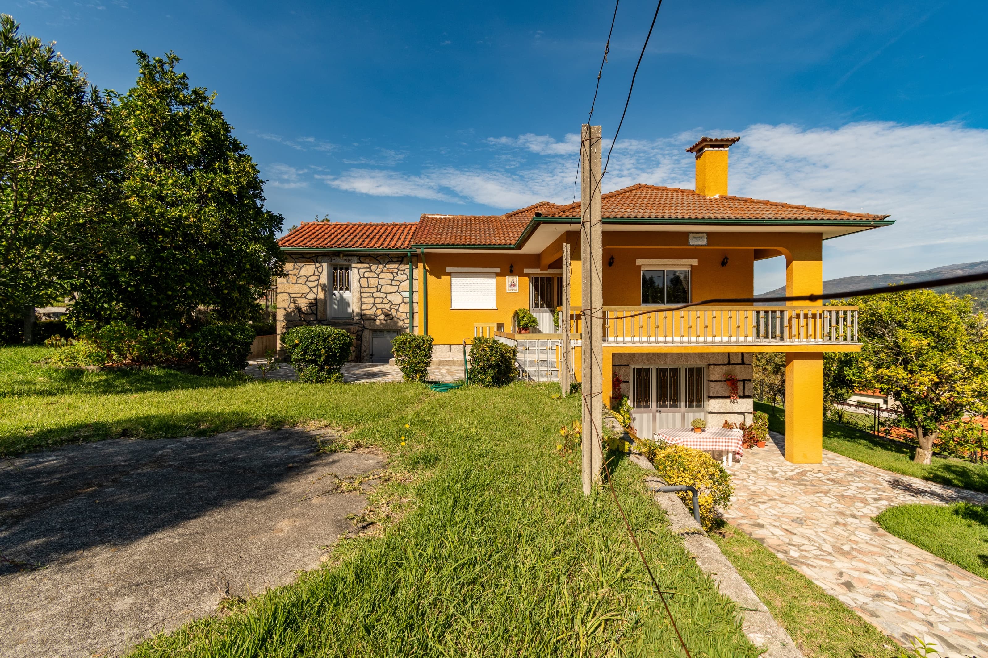 4-Bedroom House, Garage, Private Water, Outbuildings, and Land Over 2,500 m²