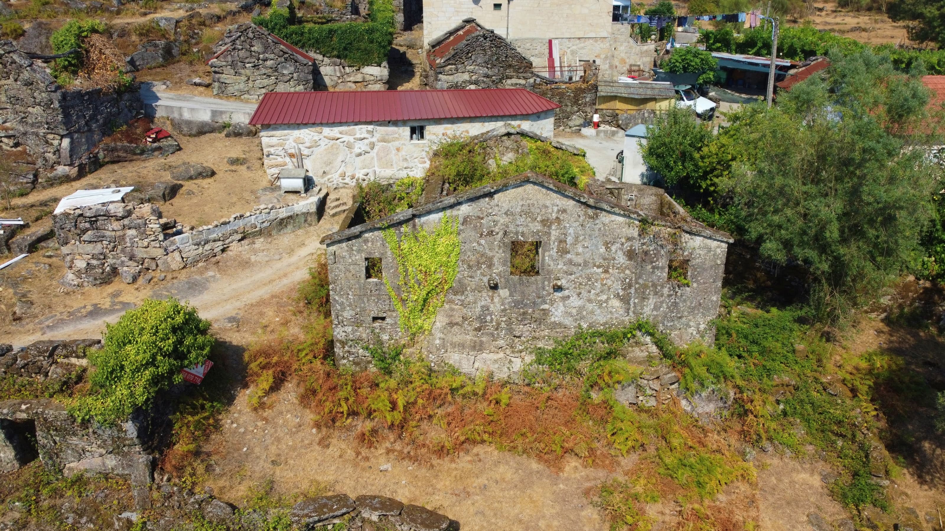 Ruins for Restoration with Land and Outbuildings - Paredes do Vale, Arcos de Valdevez