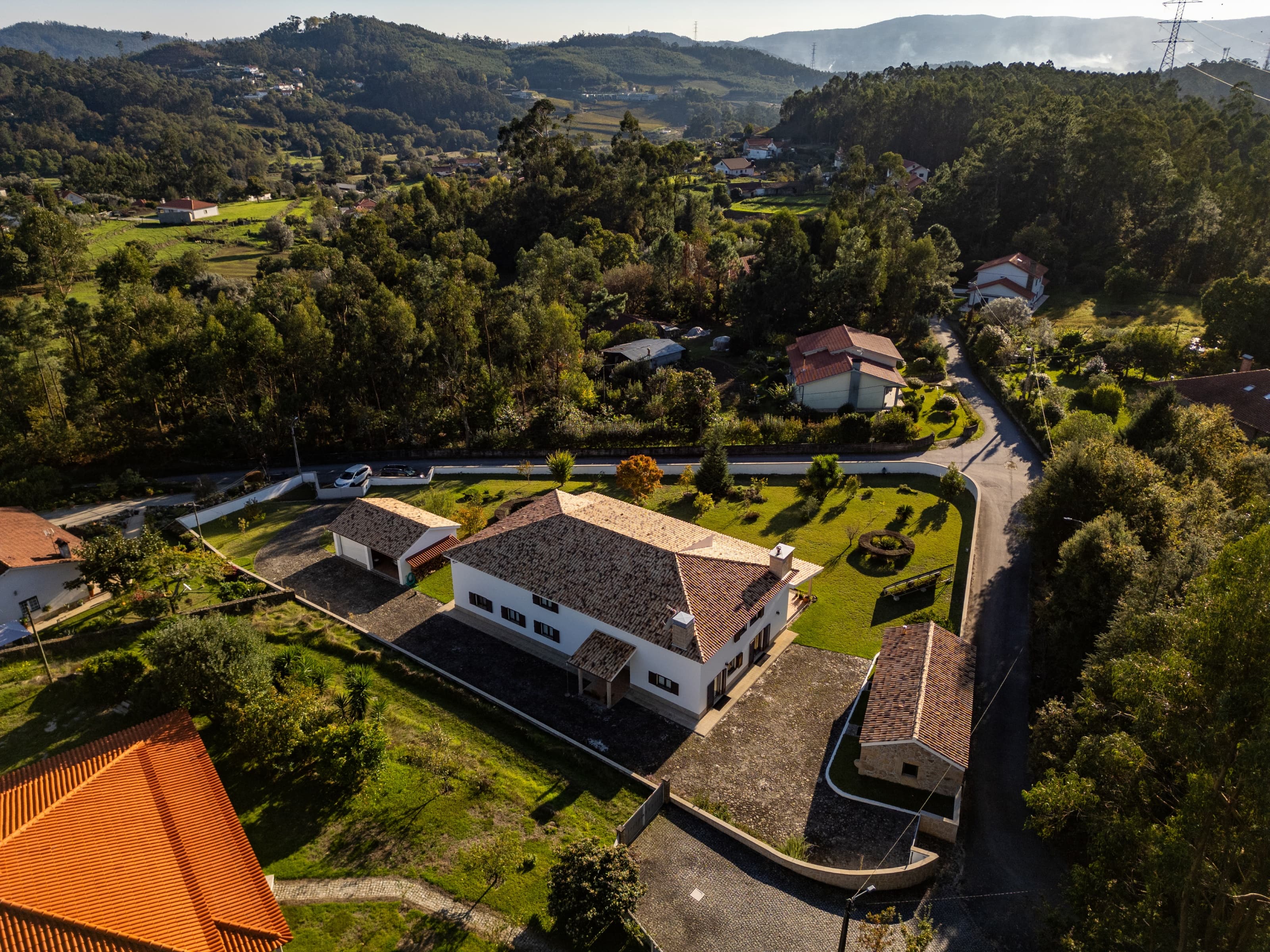 6-Bedroom House + Stone T0 House in a Premium Area