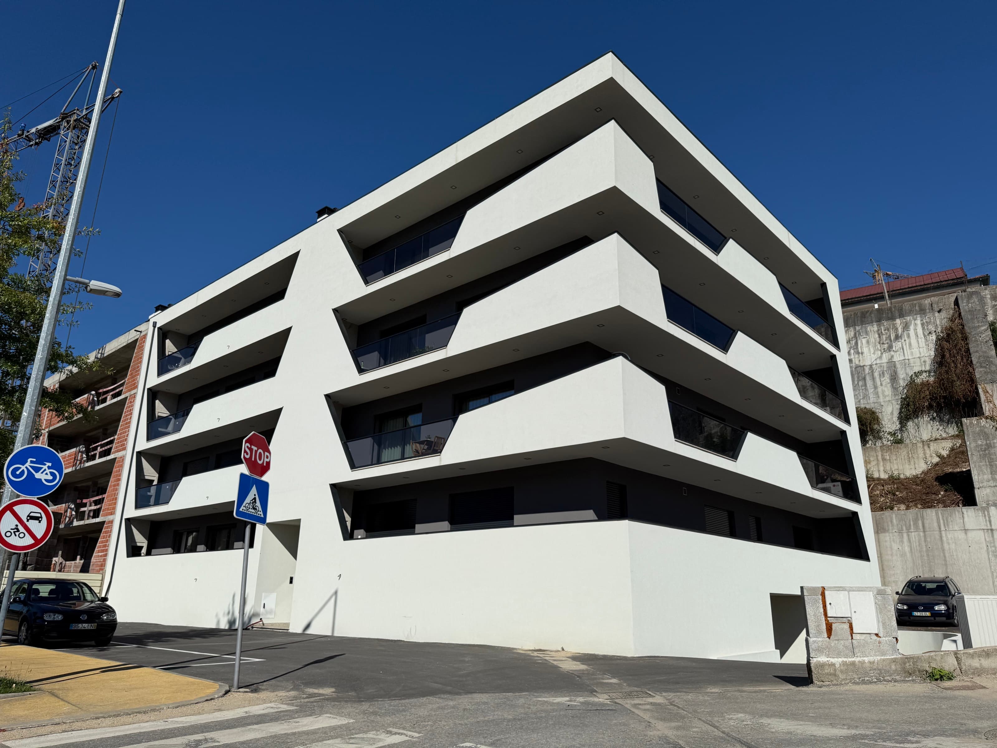 New and Luxurious 3-Bedroom Apartment in Ponte da Barca
