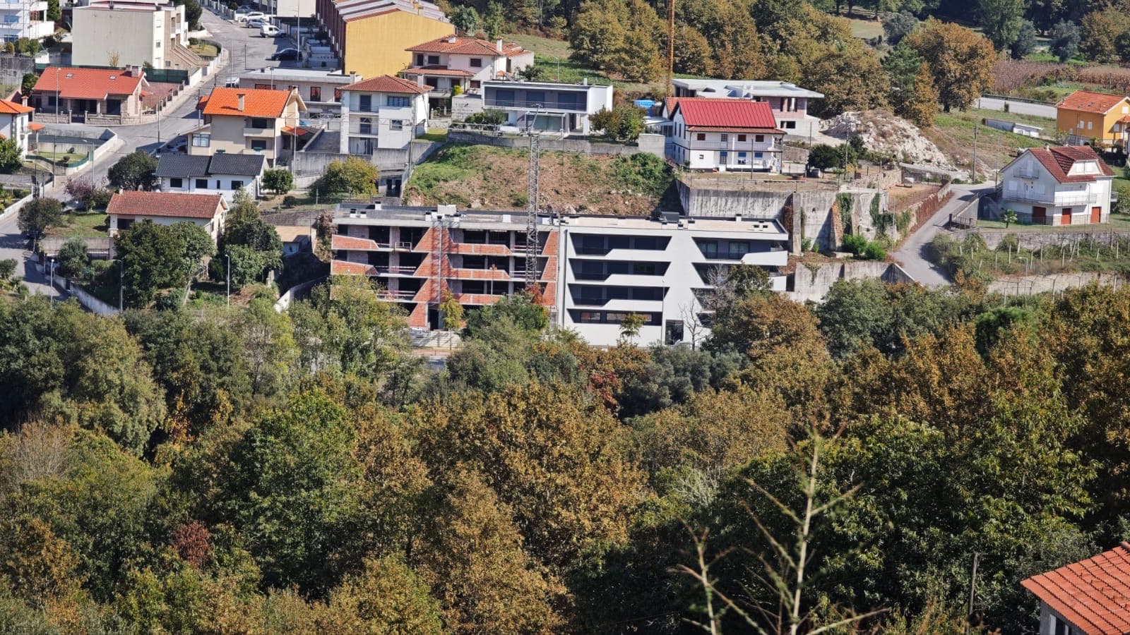 New and Luxurious 3-Bedroom Apartment in Ponte da Barca