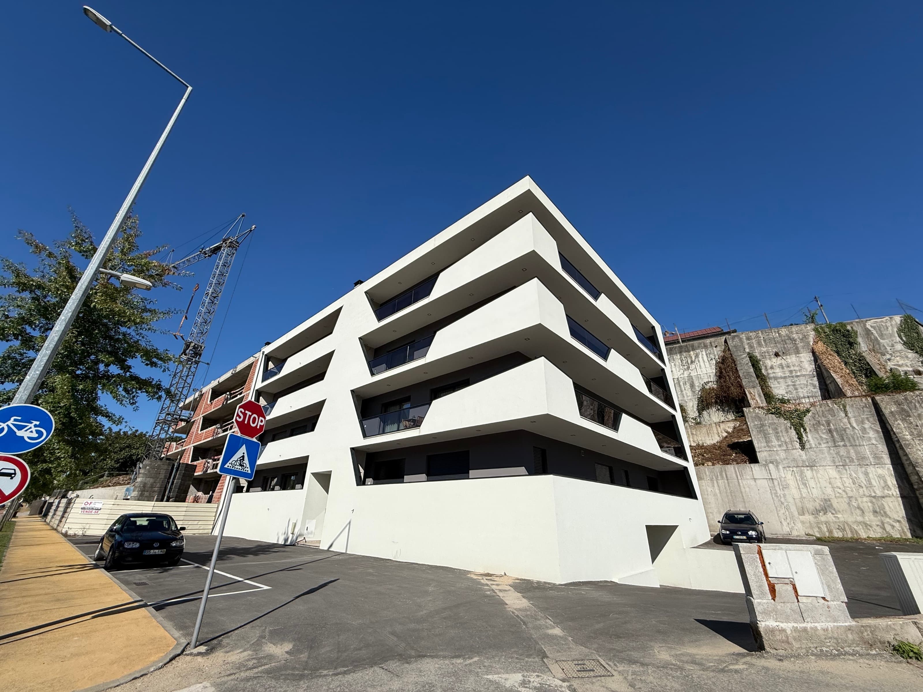 New and Luxurious 3-Bedroom Apartment in Ponte da Barca