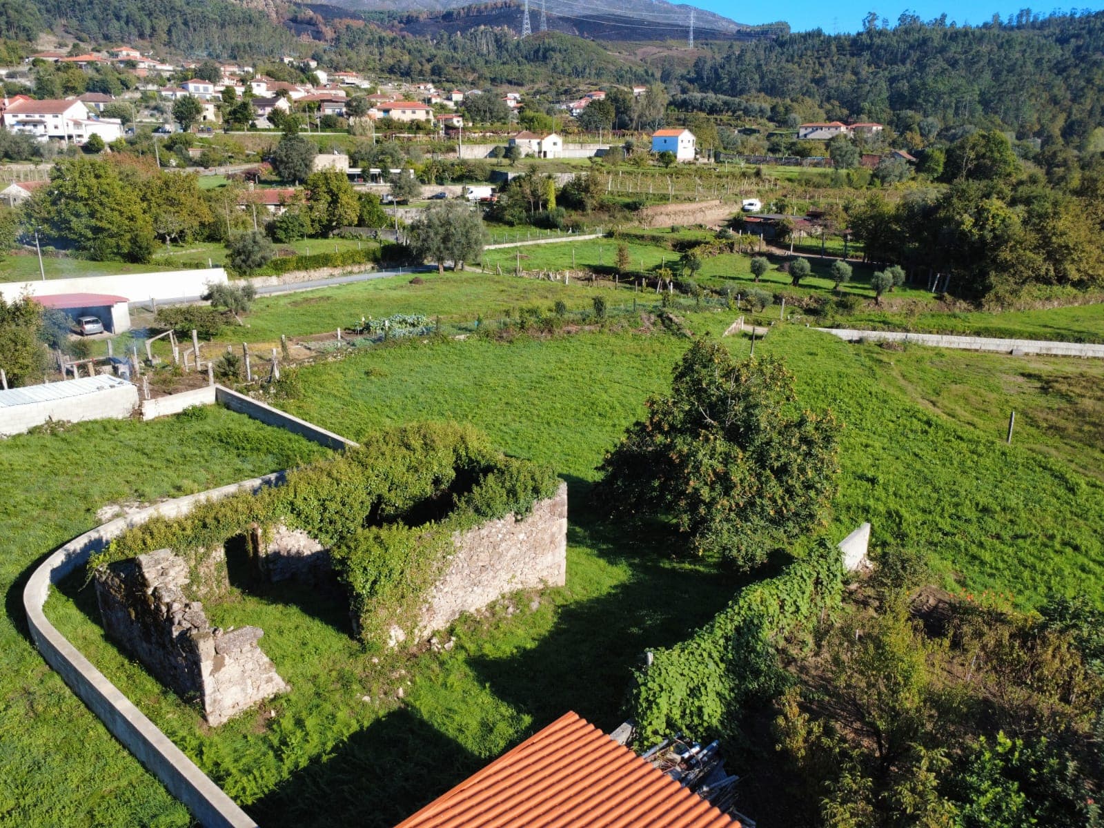 Stone house for restoration in Vilela, Arcos de Valdevez