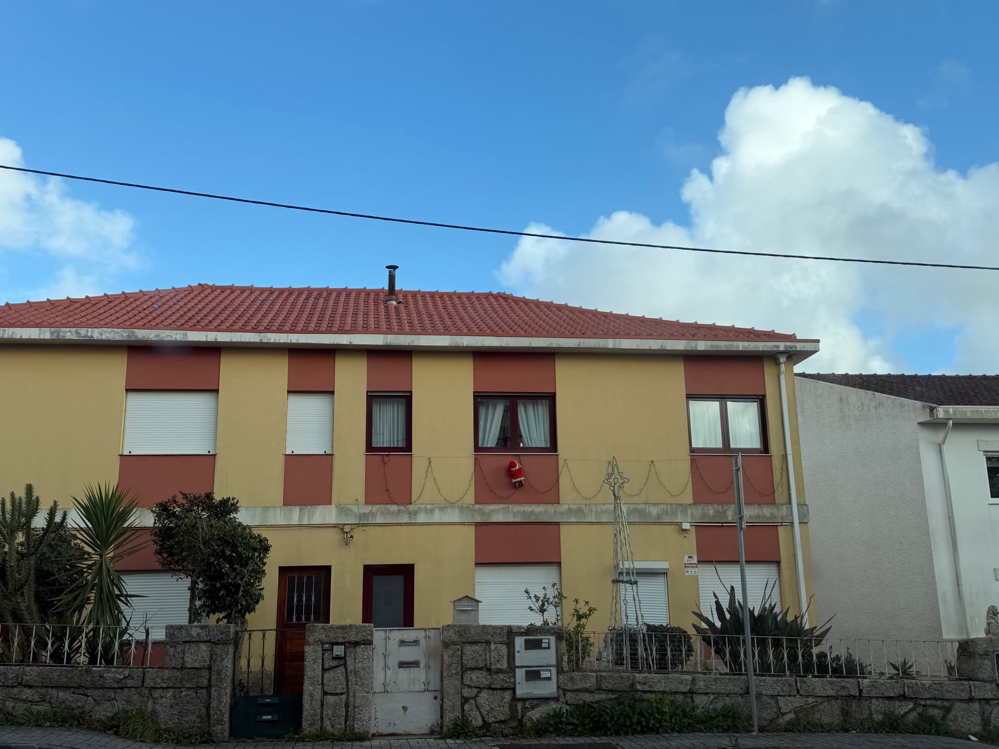 T2 with Garden, Garage, and Land in Meadela - Viana do Castelo