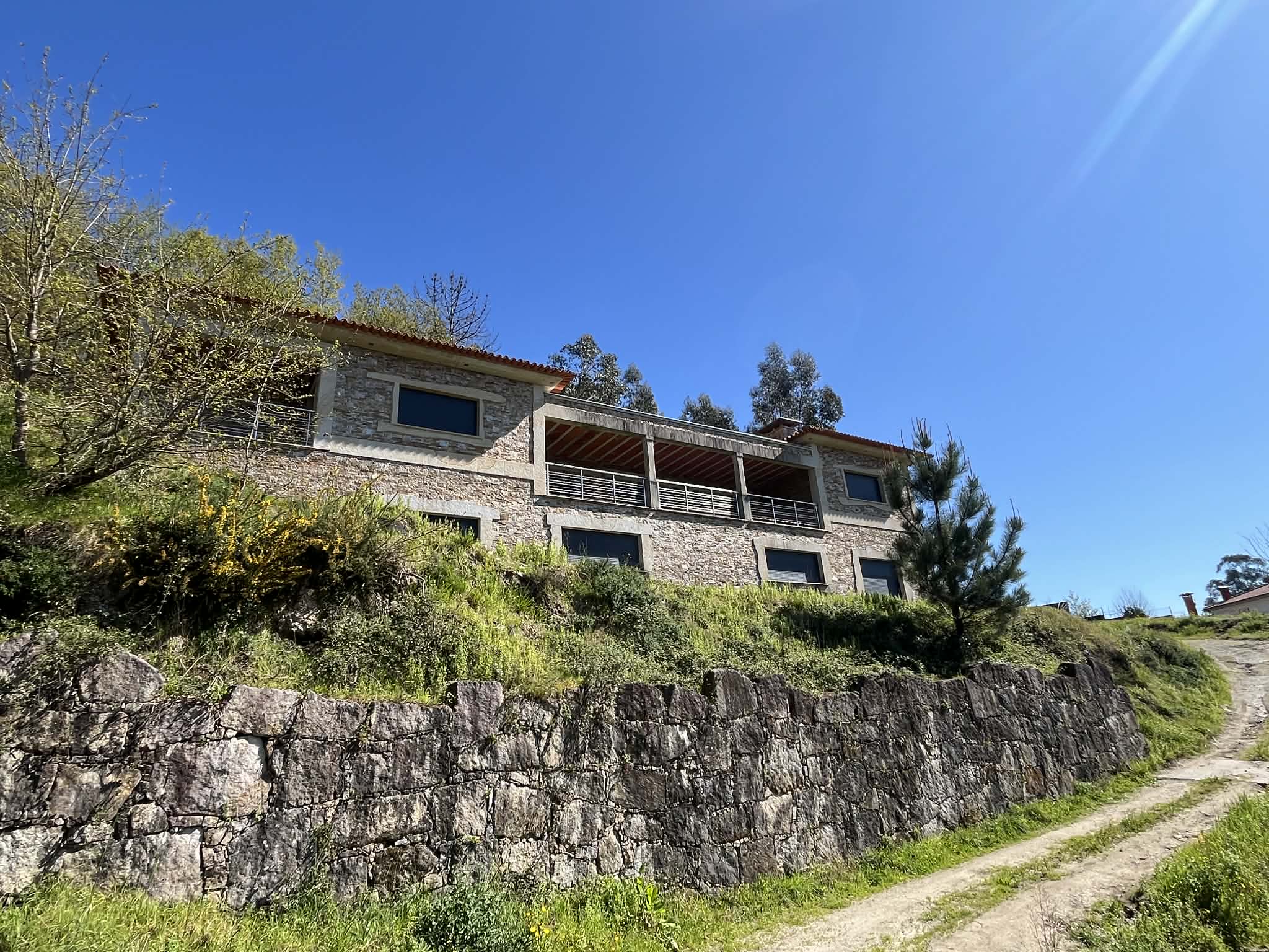 Moradia T3 com potencial incrível em Refóios do Lima