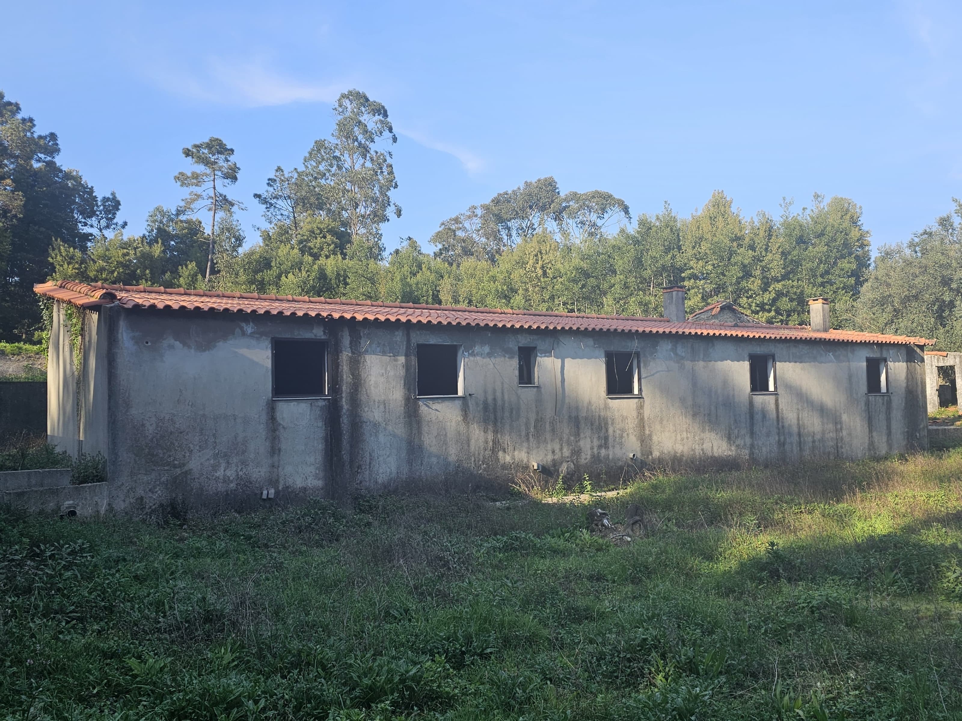 Três Moradias Por Recuperar